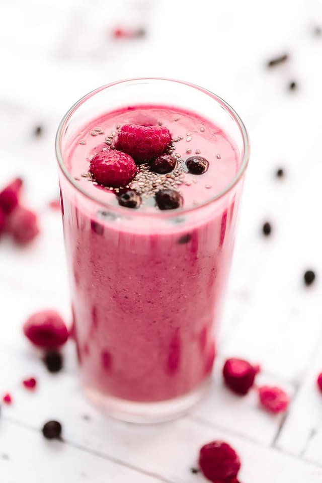 Beaming-Banana-Berry-Detox-Smoothie-3162.jpg