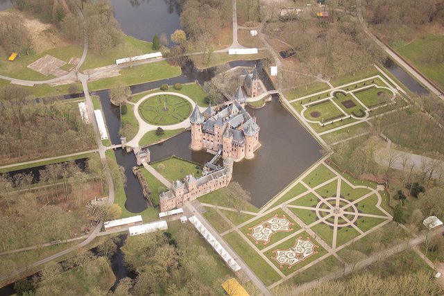 Kasteel_de_Haar.jpg