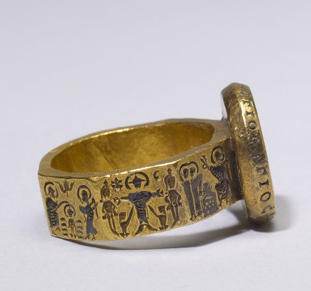Byzantine_-_Marriage_Ring_with_Scenes_from_the_Life_of_Christ_-_Walters_4515_-_Right.jpg