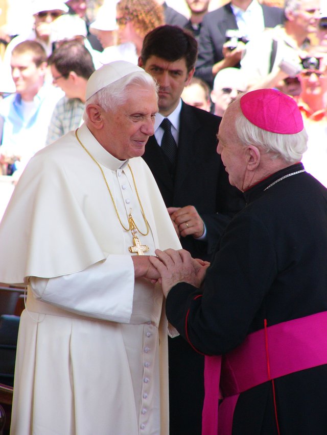 pope-benedict-1036041.jpg