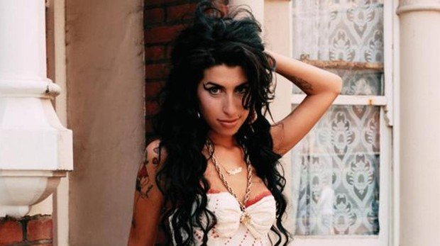 amy-winehouse-krmE--620x349@abc.jpg