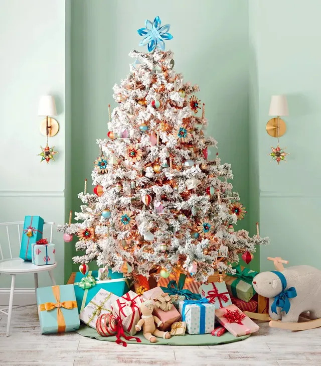 white-christmas-tree-presents-cbd3bdc7-7fe8d3743ab648f1812d515a9d623244.webp