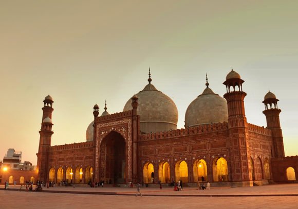 Badshahi-Mosque-1-580x408.jpg