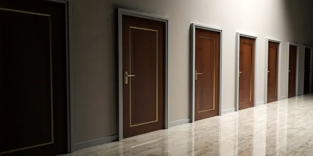 doors-1613314_1280.webp