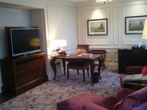 haunted-hotels-london-the-langham-writings-and-wanderlust-within-langham-hotel-room-333.jpg