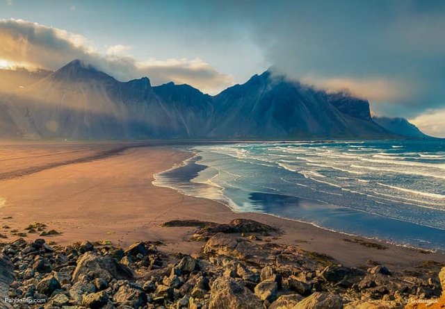 Vestrahorn-mountain-and-Stokksnes-beach.jpg