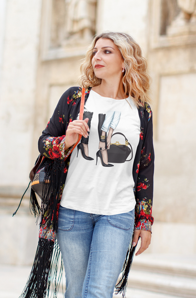 t-shirt-mockup-of-a-female-tourist-44756-r-el2.png