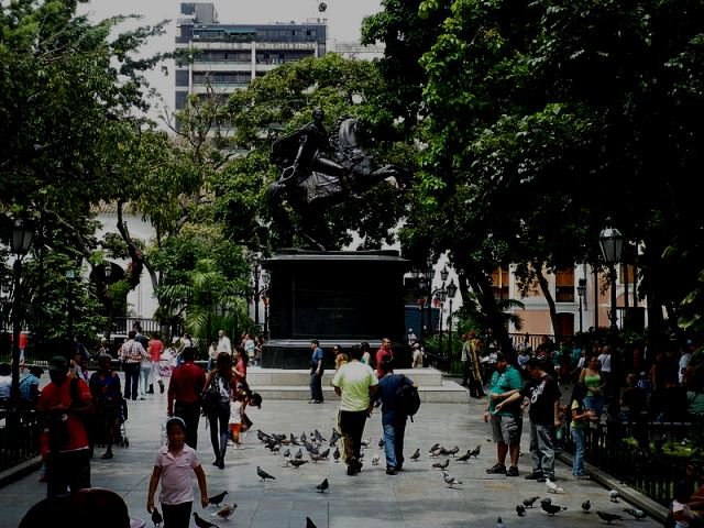 Plaza_Bolivar_de_Caracas.jpg