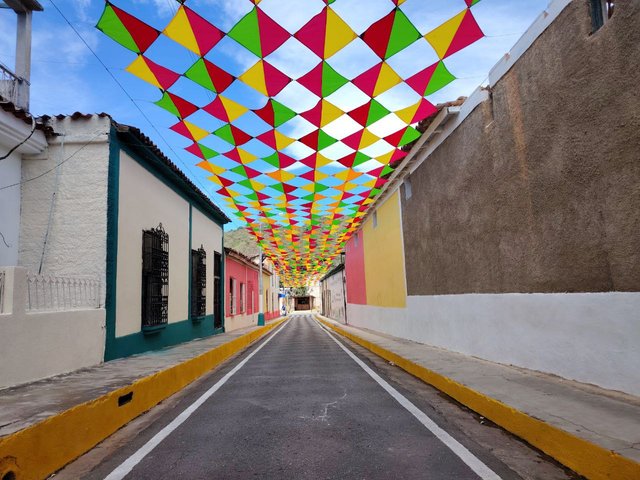 Hermosa calle de Rio Caribe.jpg