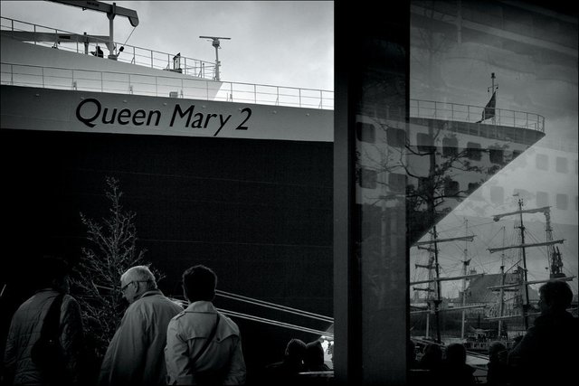 queen-mary-2_8751659896_o (FILEminimizer).jpg