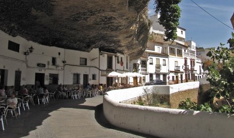 Setenil de las Bodegas 03 Cuevas del Sol.jpg