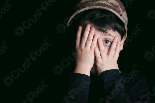 scared-boy-on-black-background-904021.jpg