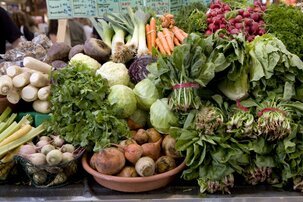 160104-organicvegetables-stock.jpg