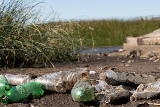 pollution-concept-water-with-garbage.jpg