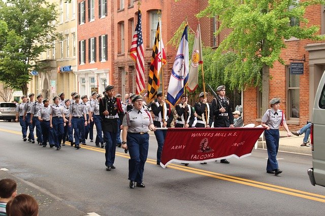 marching-3440746_640.jpg