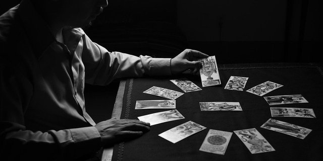 tarot-reading-bw.jpg