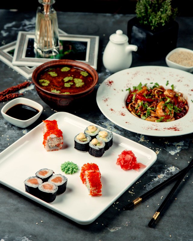 sushi-sul-tavolo.jpg