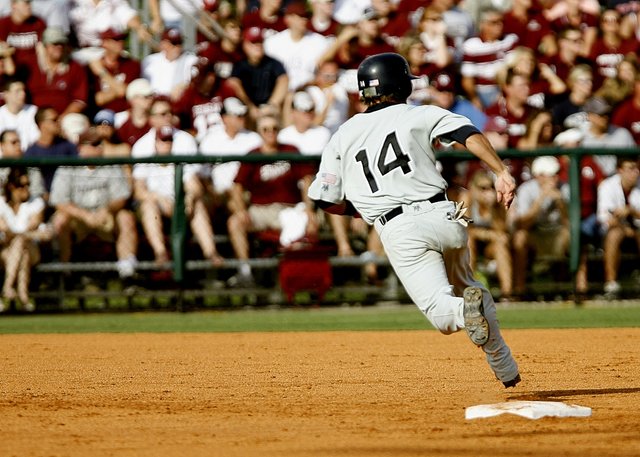 baseball-player-number-14-chasing-goal-on-baseball-field-209804.jpg