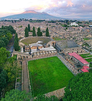 Theathres_of_Pompeii.jpg