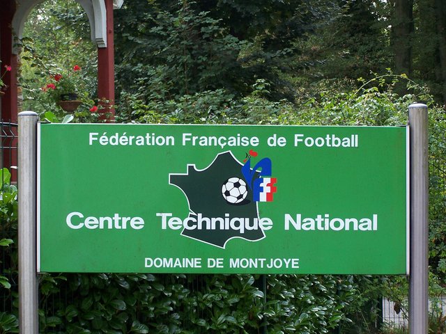 2048px-Clairefontaine-en-Yvelines_Montjoie.jfif