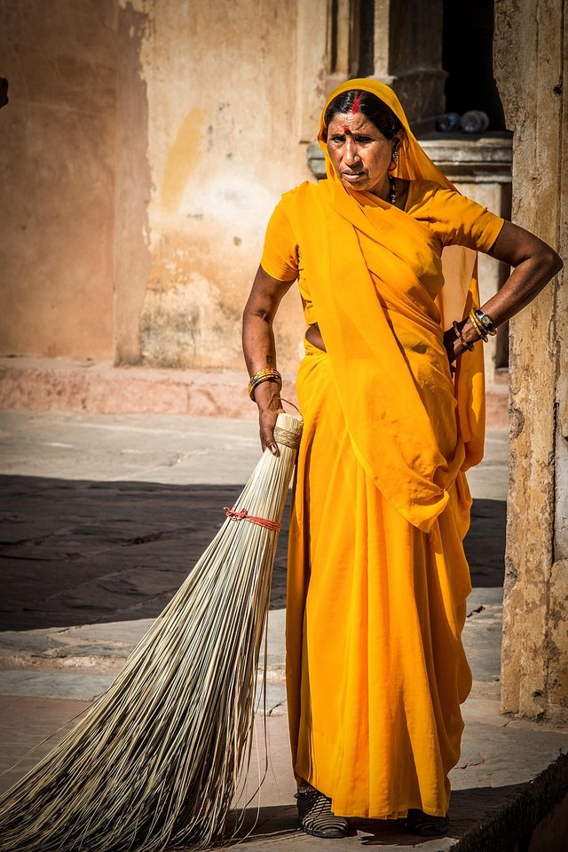 woman-701050_1280.jpg
