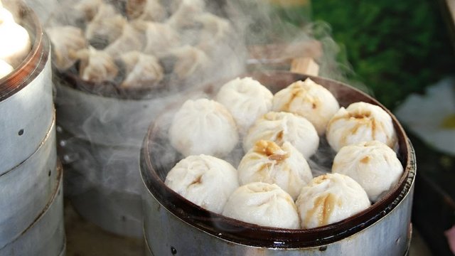 057699800_1541736127-_Mengukus-Makanan_Antara-Rebus-dan-Kukus-Mana_Cara-Memasak-yang-Lebih-Baik-By-Pixeljoy-Shutterstock.jpg