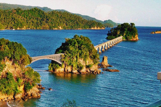 r-puentes-de-samana-walking-brides-peninsula-provincia-santa-barbara-todo-republica-dominicana.jpg