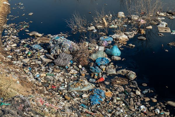 free-photo-of-a-river-with-garbage-and-trash-in-it.jpeg