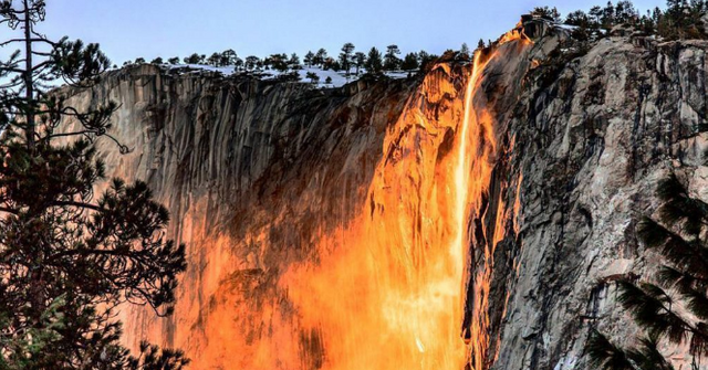 Horsetail Waterfall (Yosemite).png