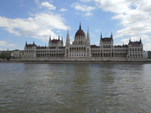 budapest parliament.jpg