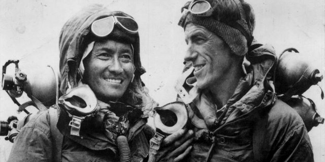 edmund y tenzing.jpg