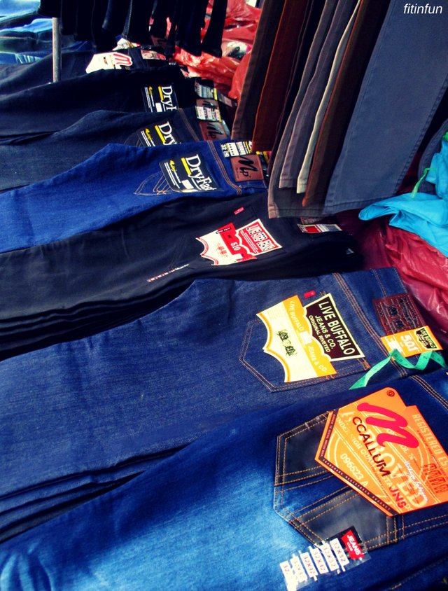 Market Friday jeans mrt sutthisan Bangkok Thailand Weekend fitinfiun.jpg