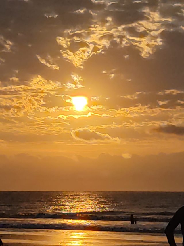 Atardecer  con nubes.jpg