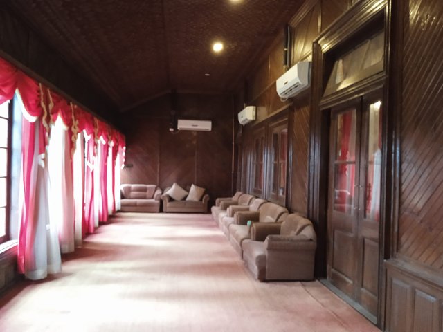 Living room, Maharaja's Palace.jpg