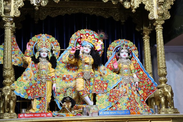 lord-krishna-g7c9a506f1_1280.jpg