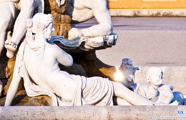 schönbrunn-ohne-menschen-brunnen-links.jpg