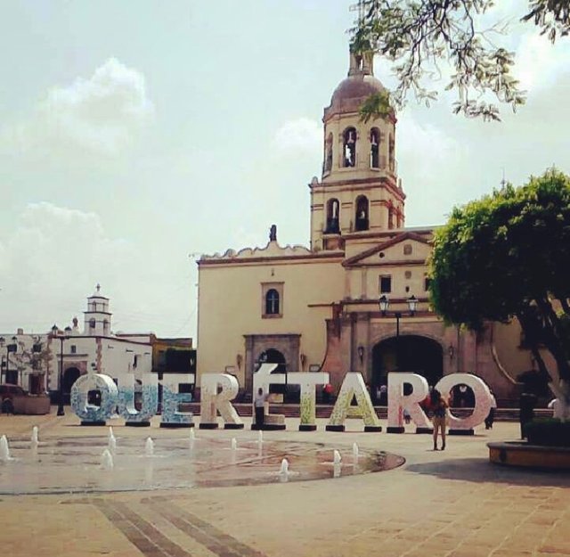 Templo_de_la_Cruz_Querétaro.jpg