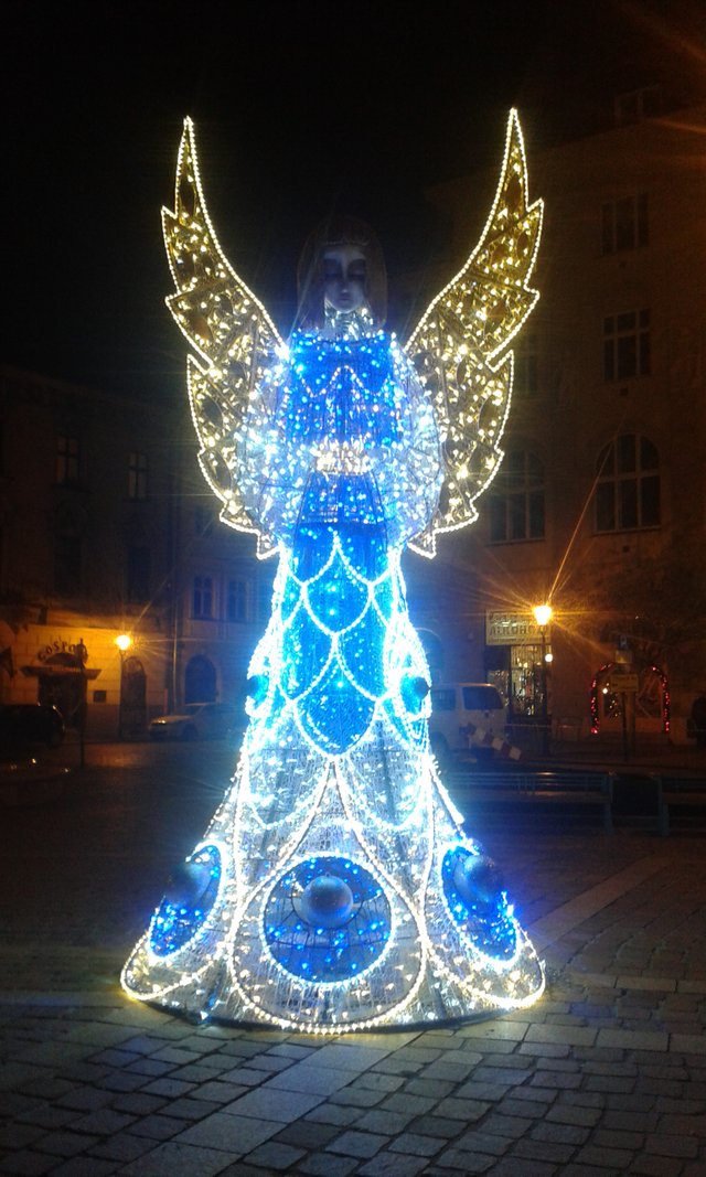 Plac Szczepański Kraków anioł.jpg
