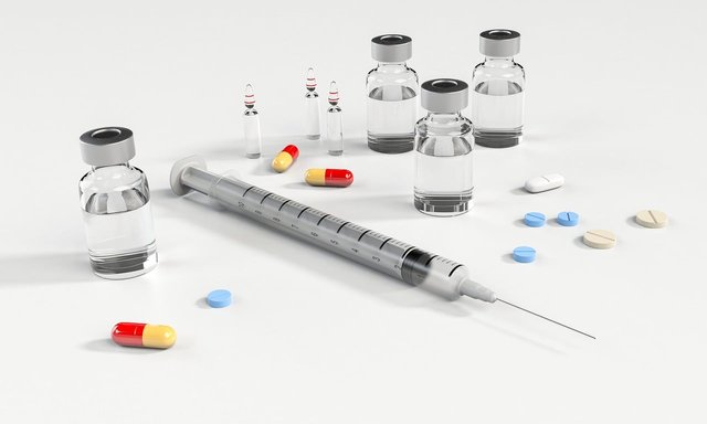 syringe-1884784_1280 (1).jpg