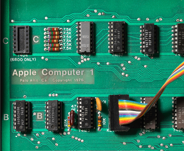 Screenshot_2019-05-28 The first Apple computer .png