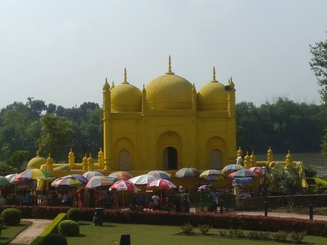 Yellow masjid.jpg