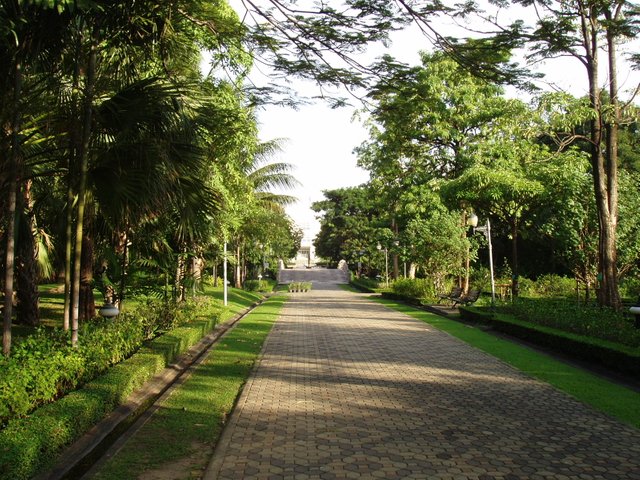Queen Sirikit Park broad alleys
