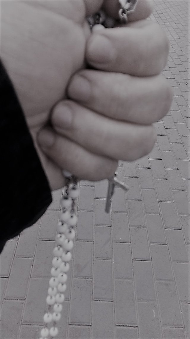 rezar rosario2.jpeg
