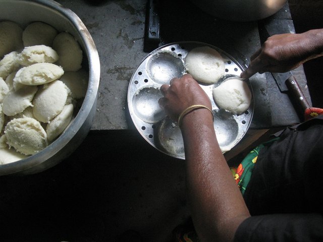 fresh-idli-by-chinogypsie-from-flickr2.jpg