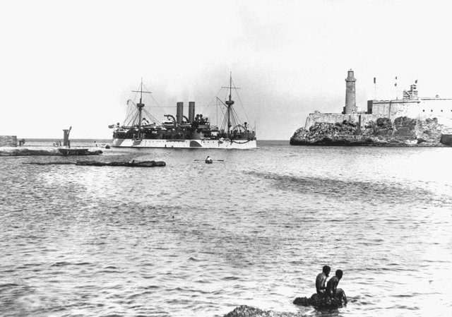 USS_Maine_entering_Havana_harbor_HD-SN-99-01929.JPEG.jpeg