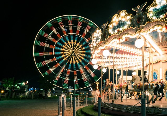 amusement-park-1492099_1280.jpg