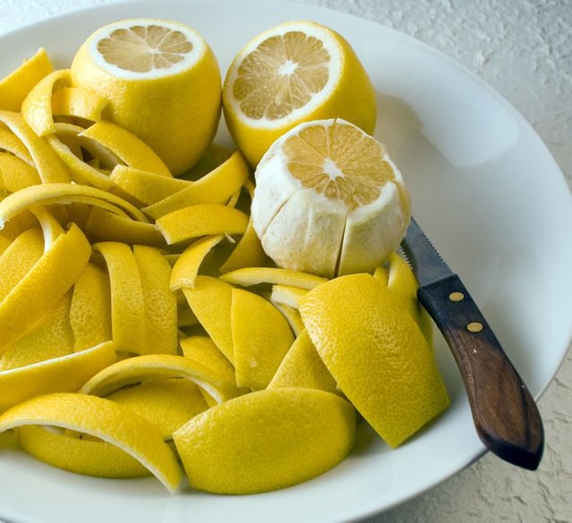 Fresh-lemon-peels.jpg