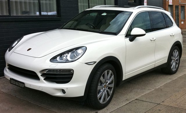 2010-2011_Porsche_Cayenne_(92A_MY11)_S_wagon_(2011-08-03)_01.jpg