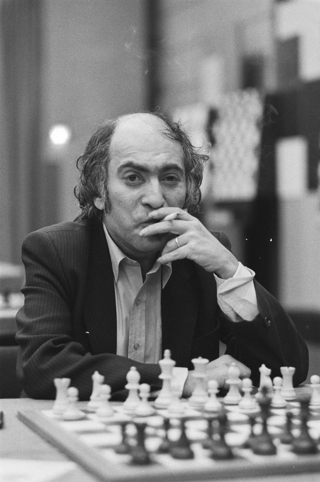 followback-f4f-mikhail-tal-chess.jpg