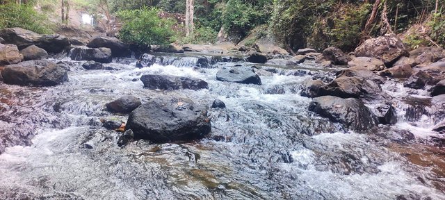 Tarn Mayom Waterfall4.jpg